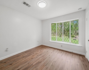 2019 N Thompson Street - Photo Thumbnail 5