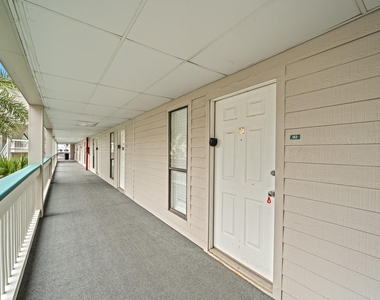 6102 Seawall Boulevard - Photo Thumbnail 4