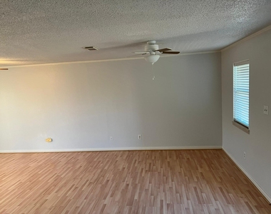 4318 E Fm 1462 Road - Photo Thumbnail 5