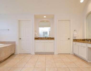 2826 Tudor Manor - Photo Thumbnail 31