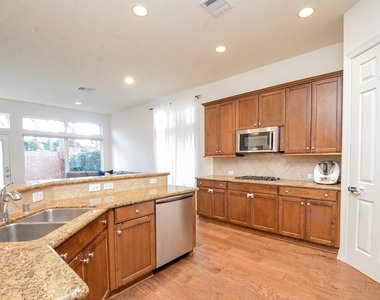 2826 Tudor Manor - Photo Thumbnail 16