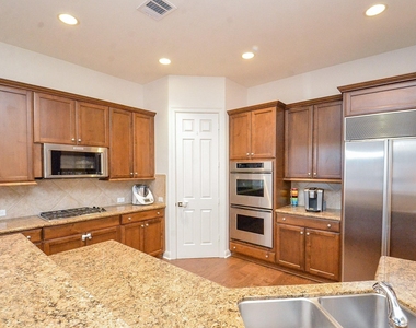2826 Tudor Manor - Photo Thumbnail 11