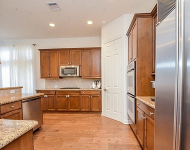 2826 Tudor Manor - Photo Thumbnail 15