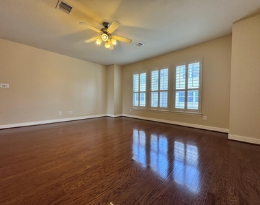 2333 Ann Street - Photo Thumbnail 5