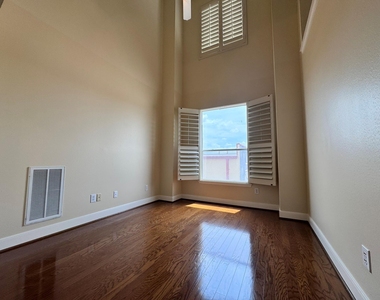 2333 Ann Street - Photo Thumbnail 9