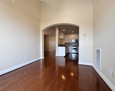 2333 Ann Street - Photo Thumbnail 10