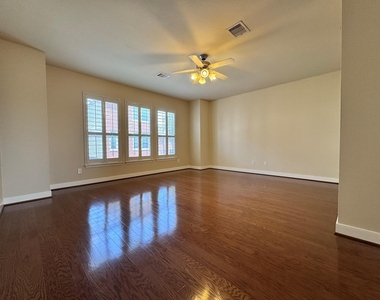 2333 Ann Street - Photo Thumbnail 3