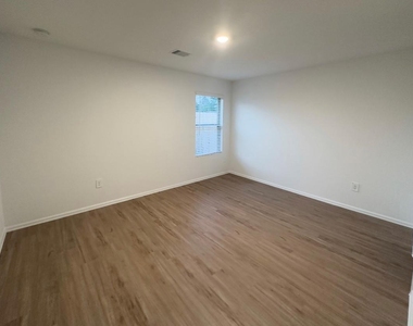 2802 Via Augusta Drive - Photo Thumbnail 5