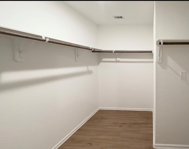 2802 Via Augusta Drive - Photo Thumbnail 7