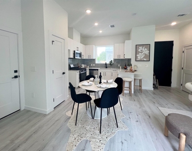 401 North Bluff - Photo Thumbnail 5
