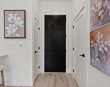 401 North Bluff - Photo Thumbnail 1