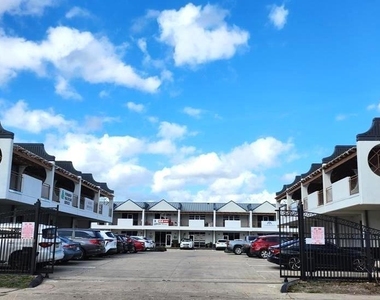 9788 Clarewood Drive - Photo Thumbnail 2