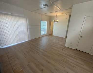 11041 Albury Drive - Photo Thumbnail 5