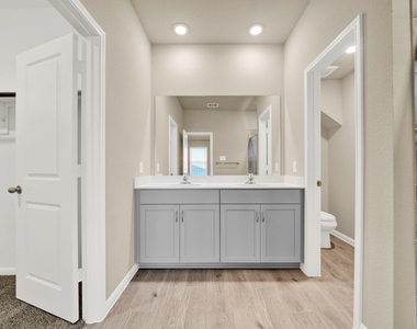 5814 Linda Cove Lane - Photo Thumbnail 14