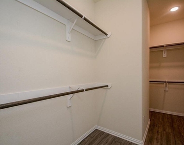 29880 Dovetail Bluff Lane - Photo Thumbnail 5