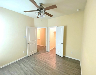 29880 Dovetail Bluff Lane - Photo Thumbnail 4