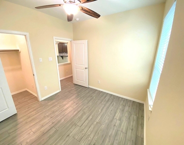 29880 Dovetail Bluff Lane - Photo Thumbnail 3
