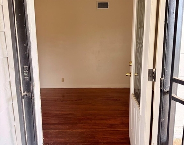6211 Schevers Street - Photo Thumbnail 3