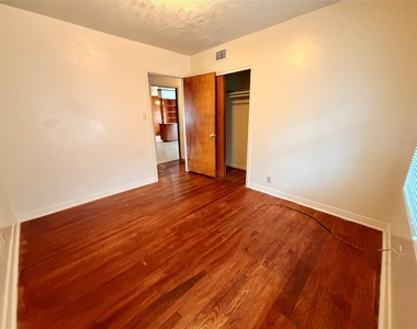 6211 Schevers Street - Photo Thumbnail 10