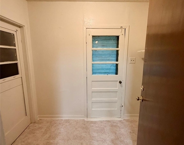 6211 Schevers Street - Photo Thumbnail 23