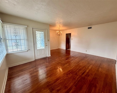 6211 Schevers Street - Photo Thumbnail 5