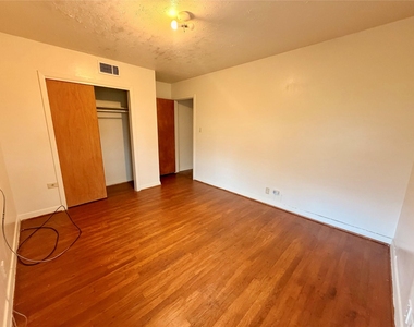 6211 Schevers Street - Photo Thumbnail 8