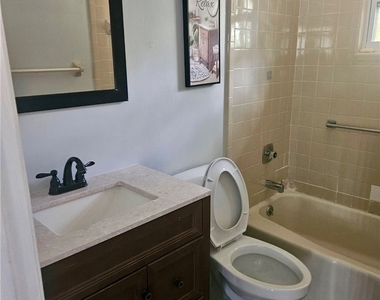 808 Greenwood Avenue - Photo Thumbnail 5