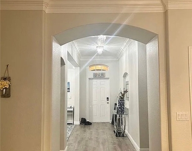 221 Nw 3rd Place - Photo Thumbnail 6