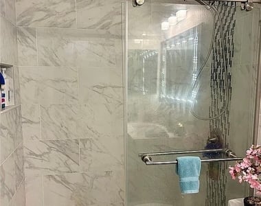 221 Nw 3rd Place - Photo Thumbnail 2