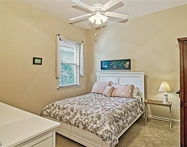 3460 Lakeview Isle Court - Photo Thumbnail 32