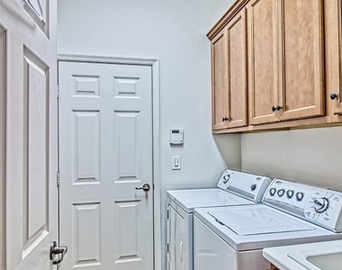 3460 Lakeview Isle Court - Photo Thumbnail 30