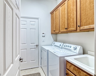 3460 Lakeview Isle Court - Photo Thumbnail 31