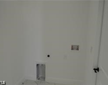 2611 Carol Place - Photo Thumbnail 16