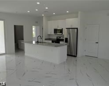 2611 Carol Place - Photo Thumbnail 4