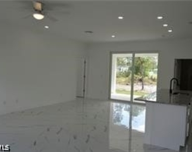 2611 Carol Place - Photo Thumbnail 5