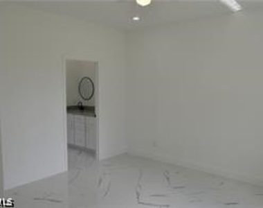 2611 Carol Place - Photo Thumbnail 7