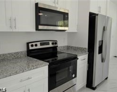 2611 Carol Place - Photo Thumbnail 2