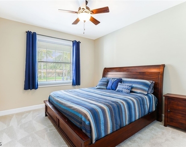 1221 La Faunce Way - Photo Thumbnail 10