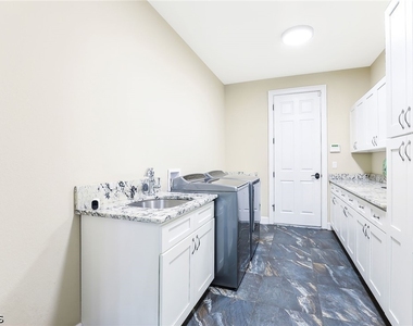 1221 La Faunce Way - Photo Thumbnail 14