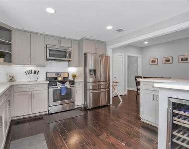 5705 Cochran Street - Photo Thumbnail 8