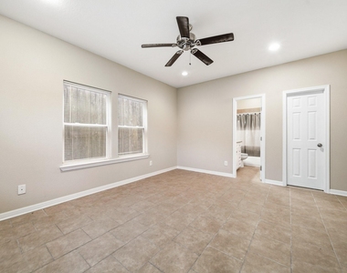 5303 Avenue J - Photo Thumbnail 10