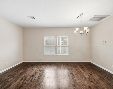 5303 Avenue J - Photo Thumbnail 5
