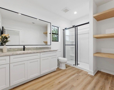 518 Clinton Street - Photo Thumbnail 12