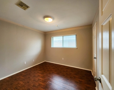 6007 Dryad Drive - Photo Thumbnail 14