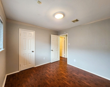 6007 Dryad Drive - Photo Thumbnail 15