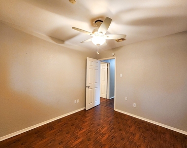 6007 Dryad Drive - Photo Thumbnail 17