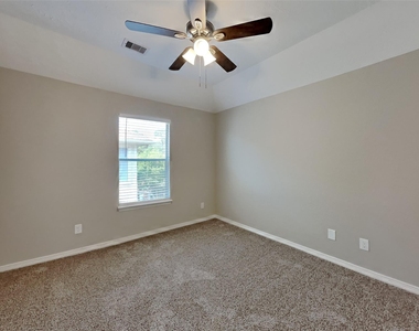 8000 N Tarrytown Crossing Drive - Photo Thumbnail 10