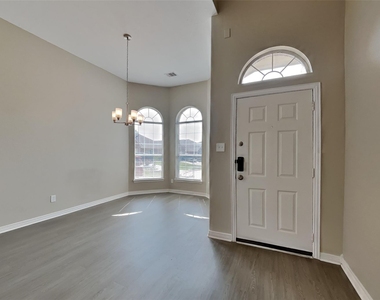 8000 N Tarrytown Crossing Drive - Photo Thumbnail 4
