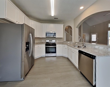 8000 N Tarrytown Crossing Drive - Photo Thumbnail 3