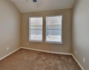 8000 N Tarrytown Crossing Drive - Photo Thumbnail 12